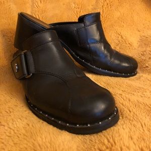 HD black leather slip-on mules